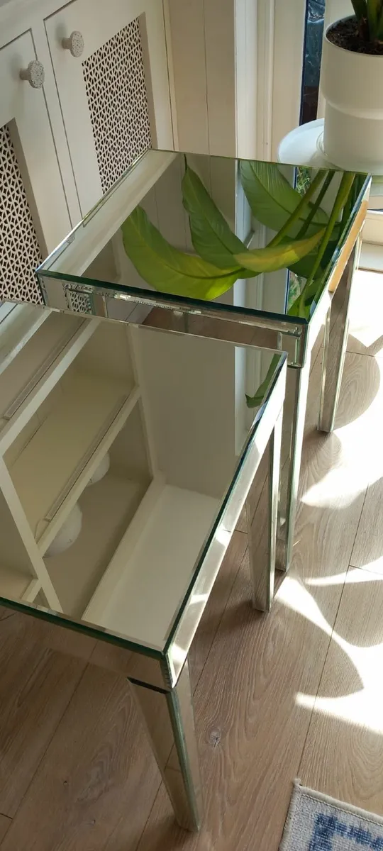 Two mirrored side tables - Image 3