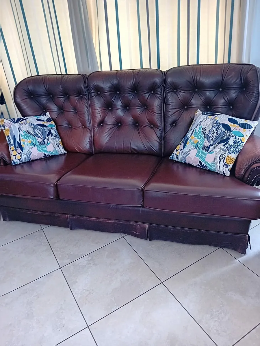 Chesterfield Leather Suite of Furniture - Image 3