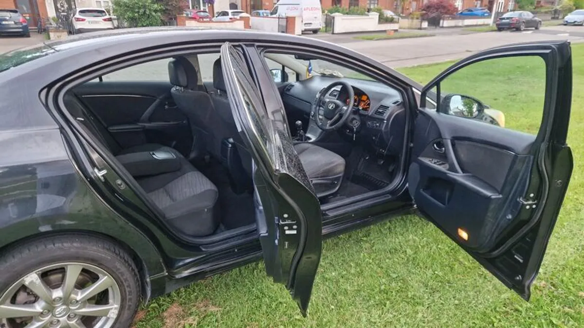 11 Toyota Avensis 2ltr d4d - Image 3