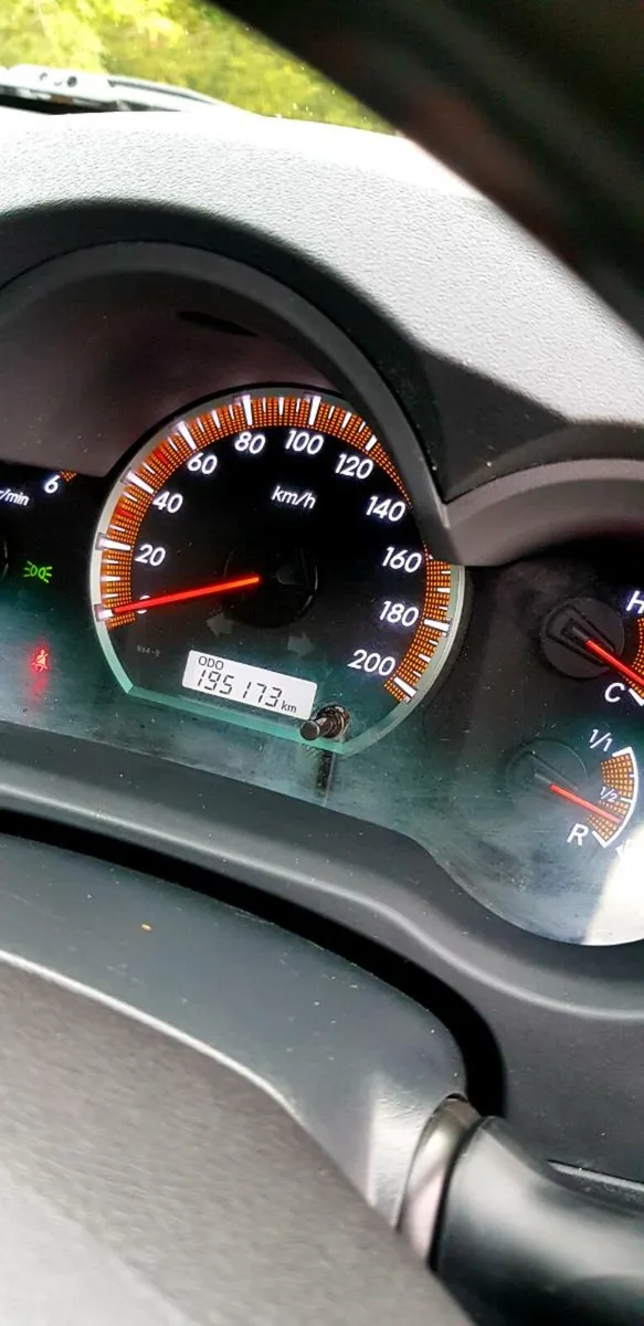 Toyota hilux 30ltr  141 crew cab, clean one - Image 4