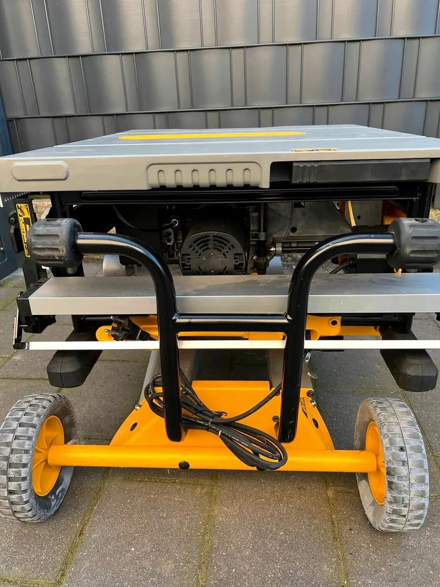 DeWalt DWE7492 Table Saw with DE7400 Rolling Stand - Image 4
