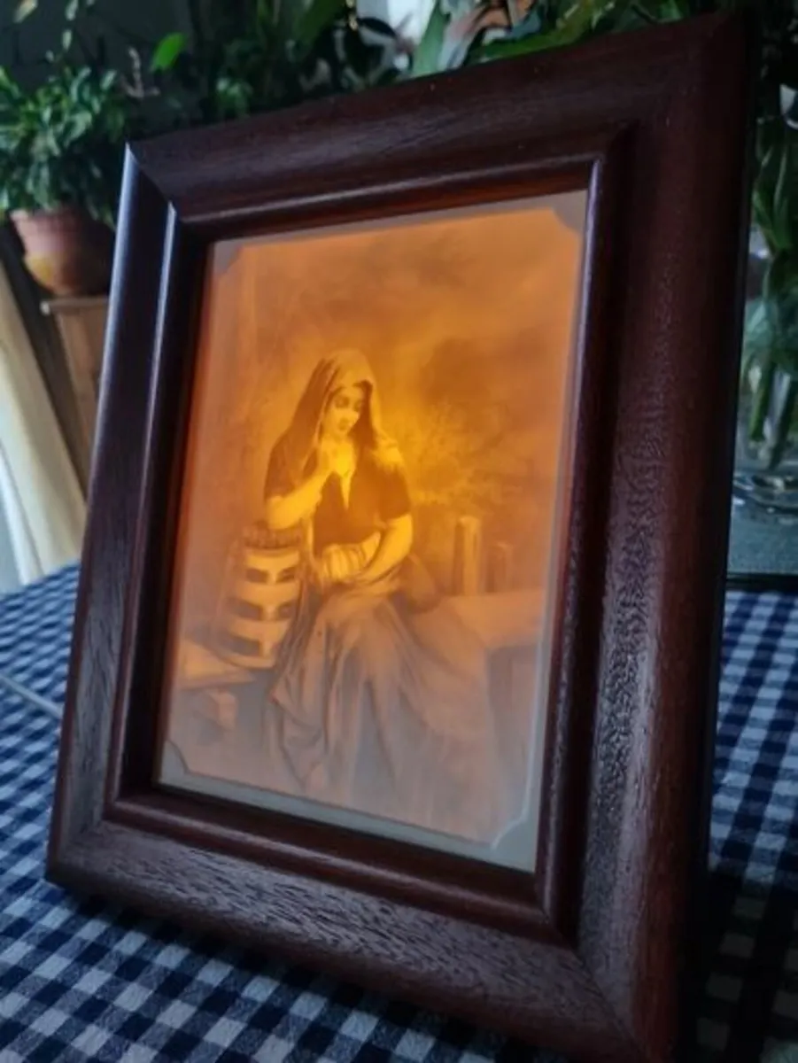 Belleek backlit picture - Image 1