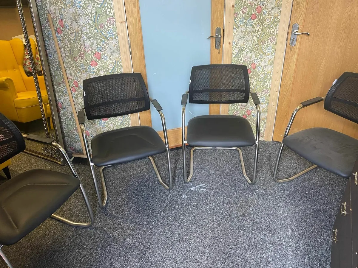 Set of four high-quality boardroom/office chairs - Image 3