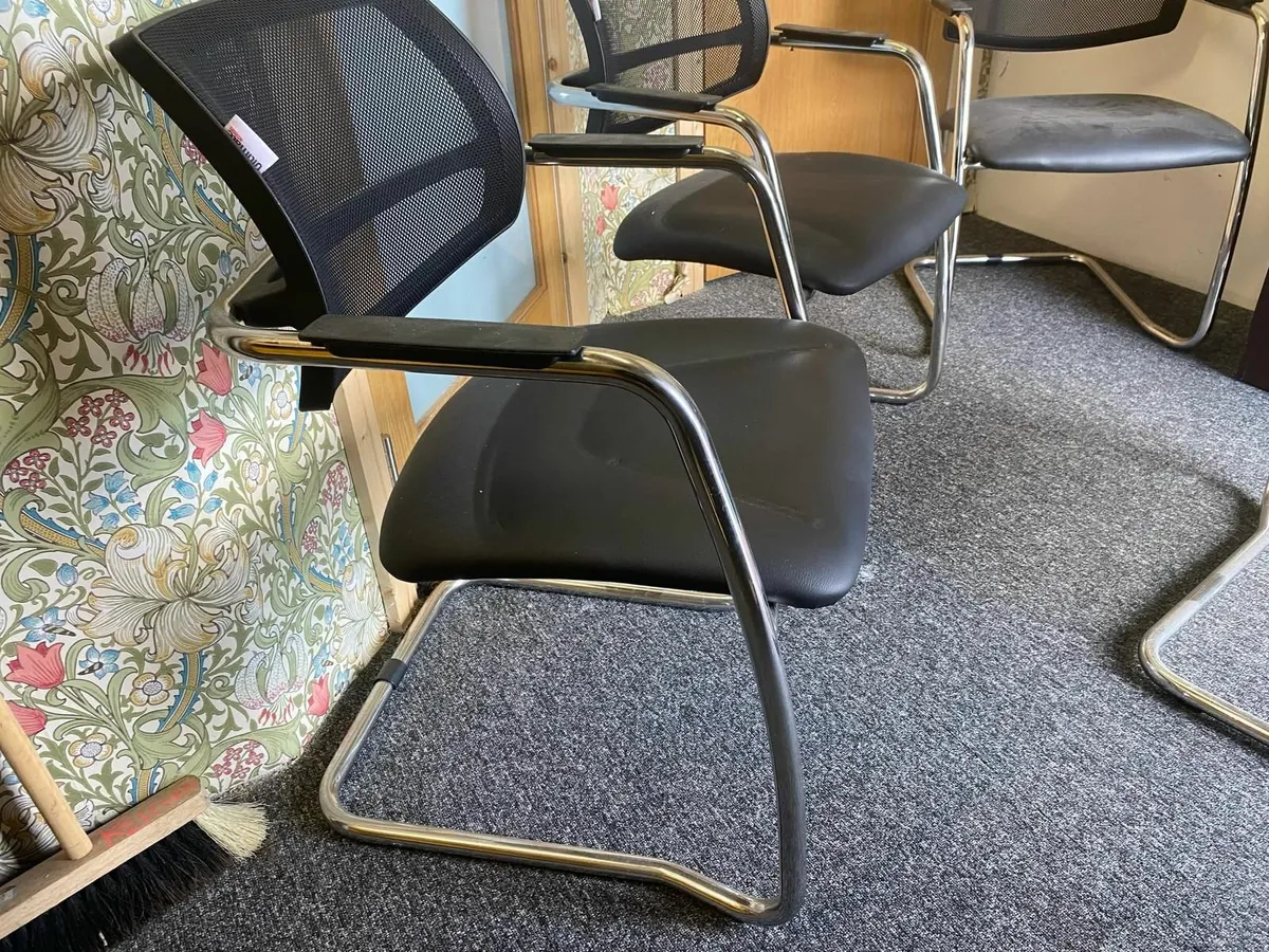 Set of four high-quality boardroom/office chairs - Image 4