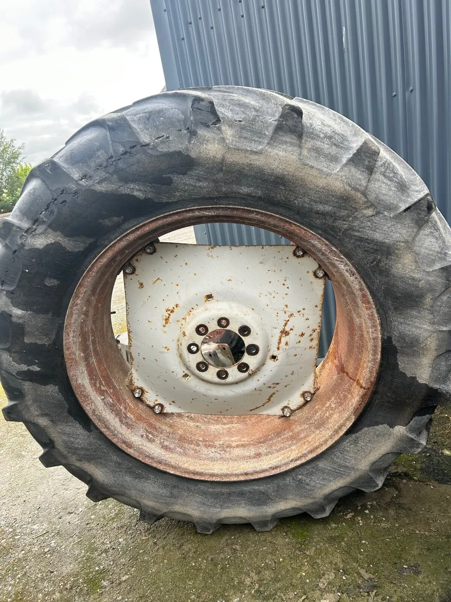 38 inch ford rims and tyres - Image 1