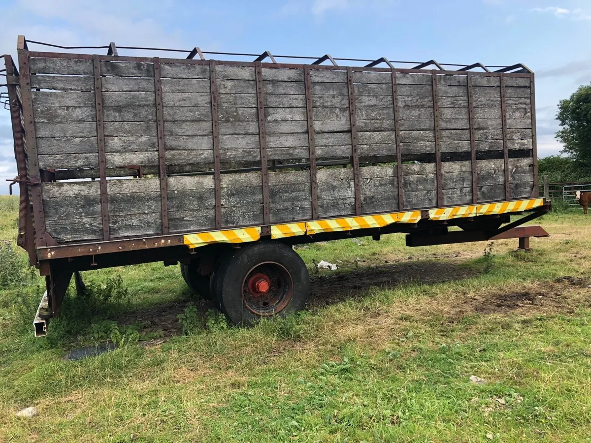 Bale trailer and Cattle trailer - Image 4