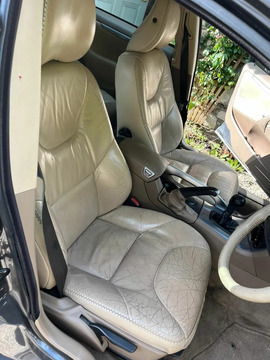 Volvo XC70 2006 - Image 2