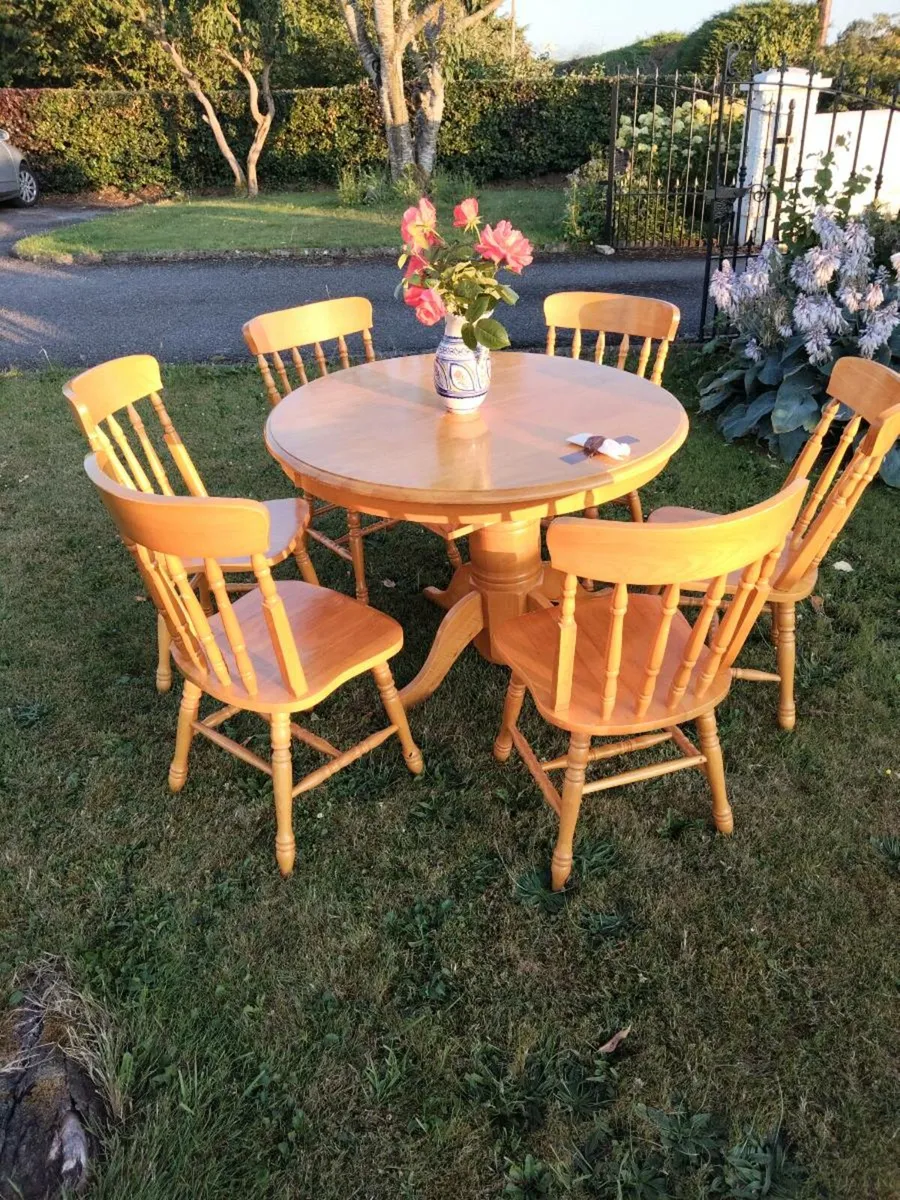 Oak Extendable Table and chairs - Image 1