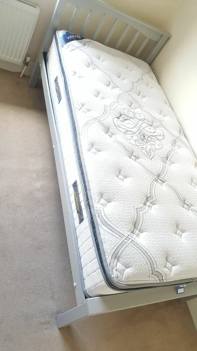Single bed - Image 2