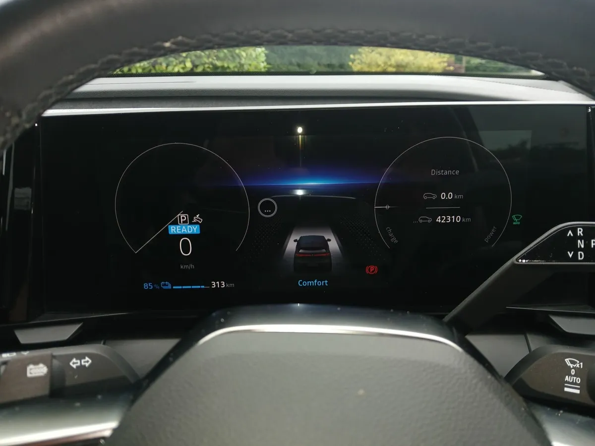Renault Megane E-Tech 2022 - Image 3