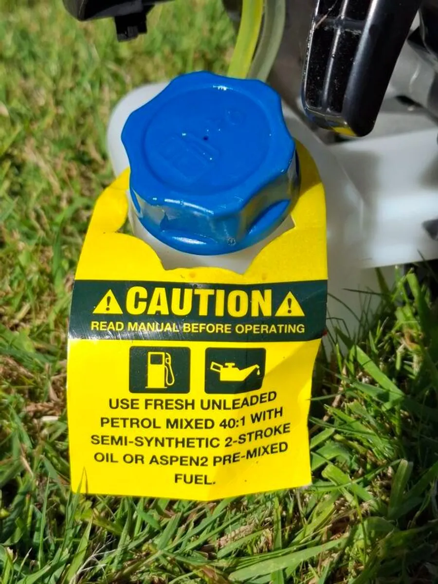 Hyundai 52cc brushcutter - Image 4