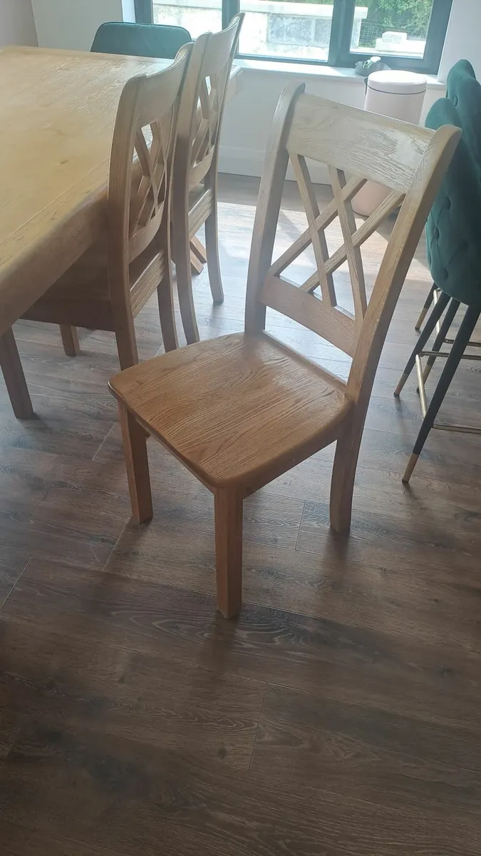 Table/bench/chairs - Image 2