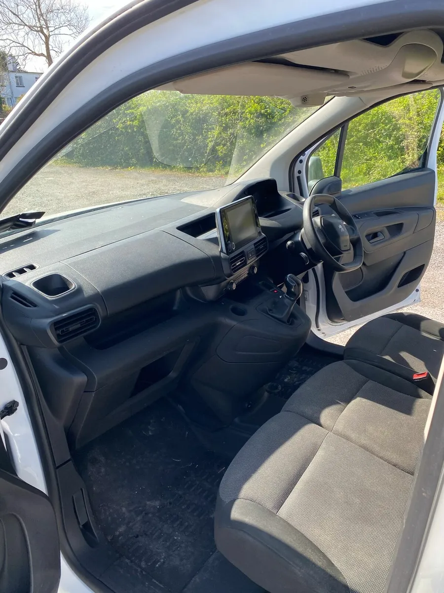 Peugeot Partner 2019 PRO L1 BLUE HDI - Image 4