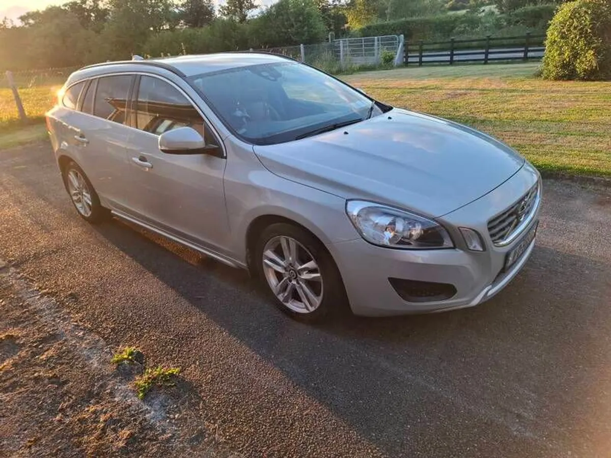 2011 Volvo V60 - Image 2