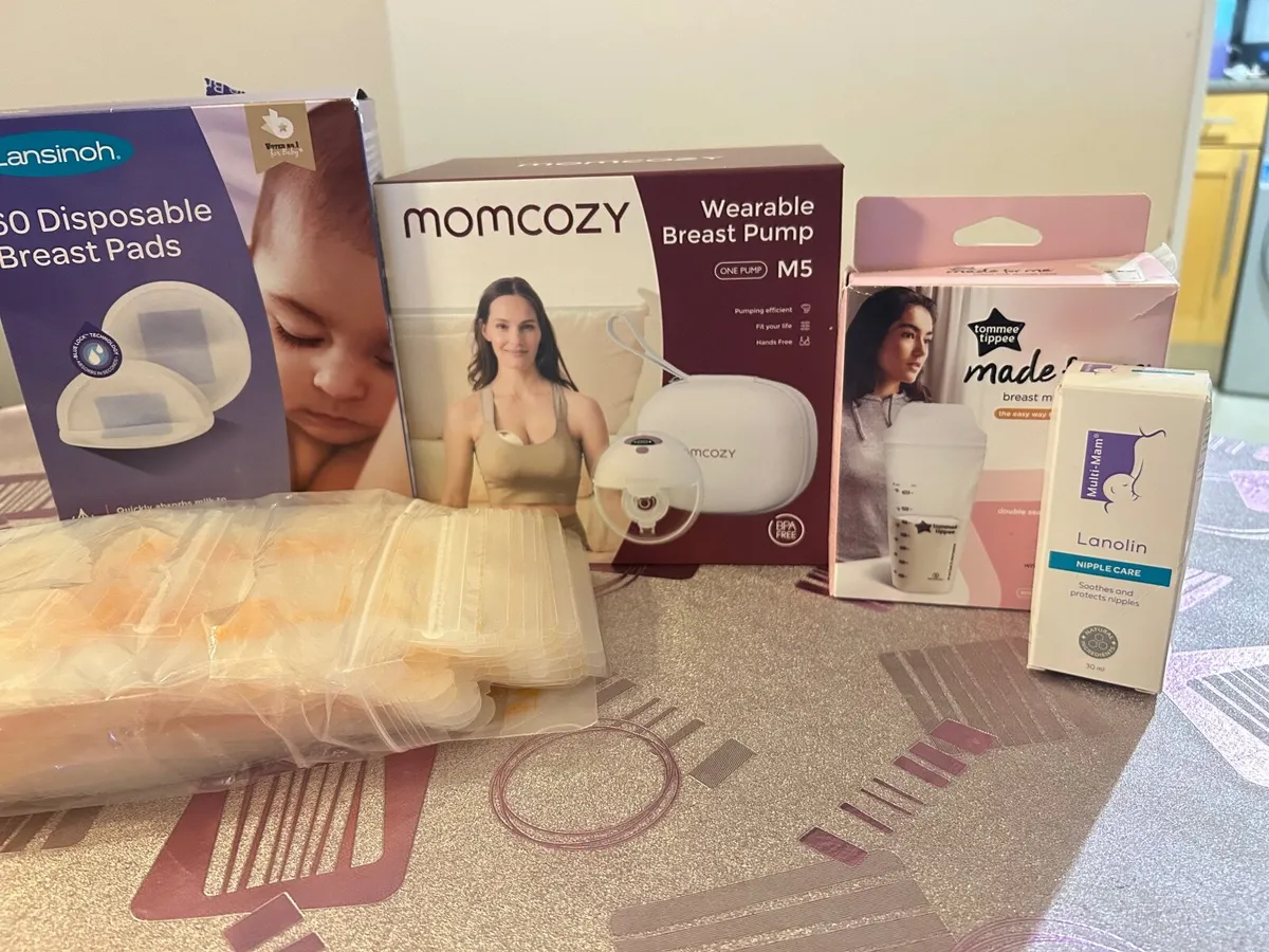 Breast pump and breast feeding kit - Image 1