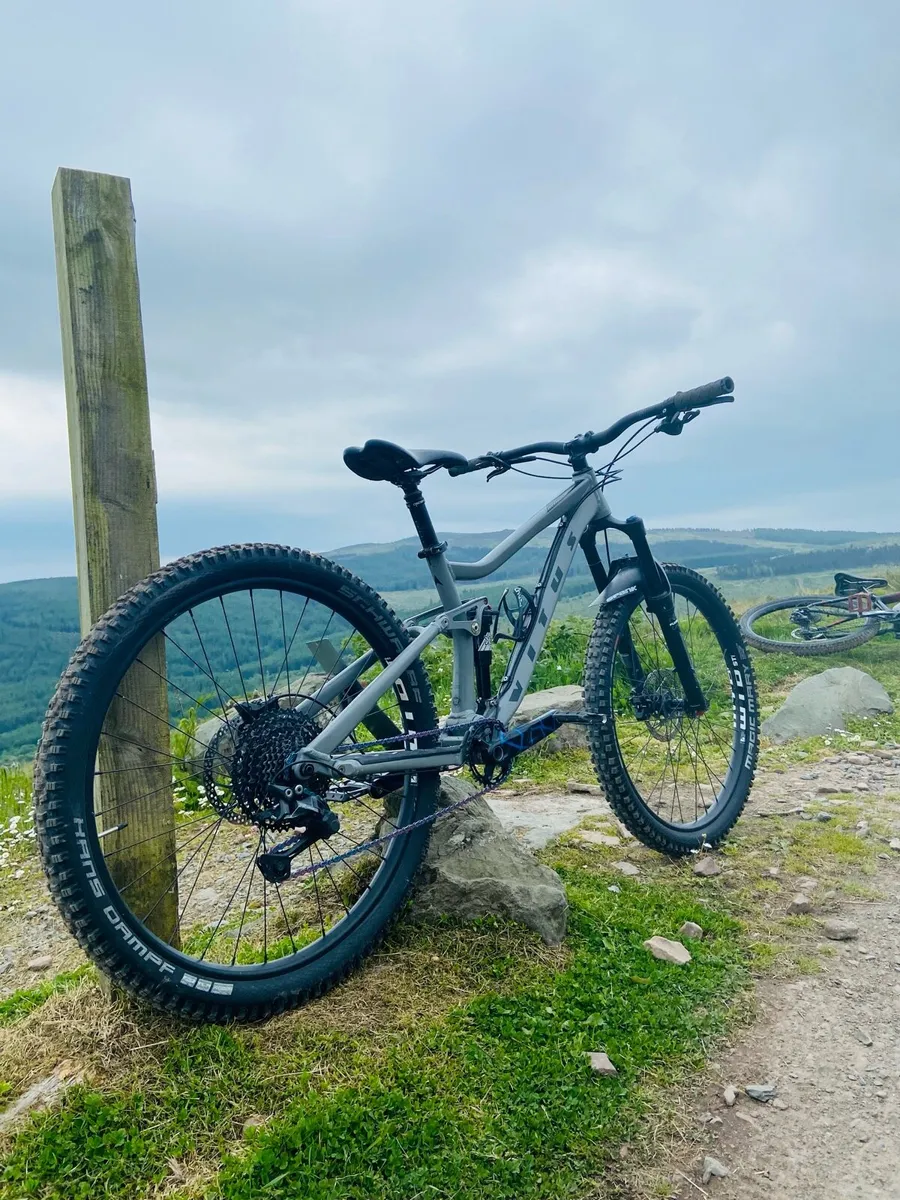 Full suspension mountain bike - Image 1