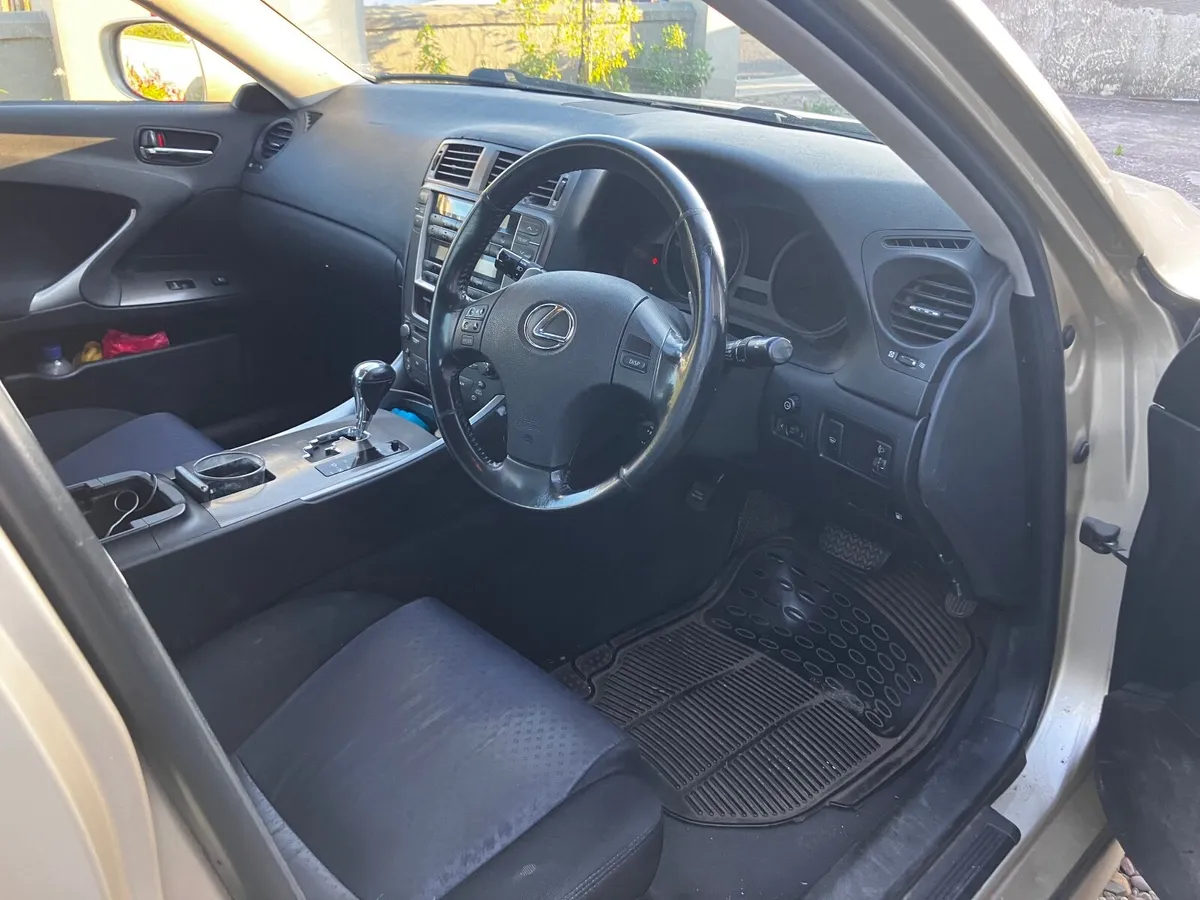 Lexus IS 2006 - Image 2