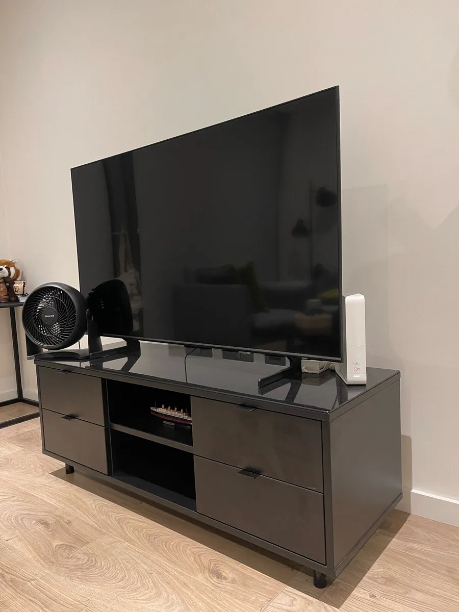 TV - Image 2