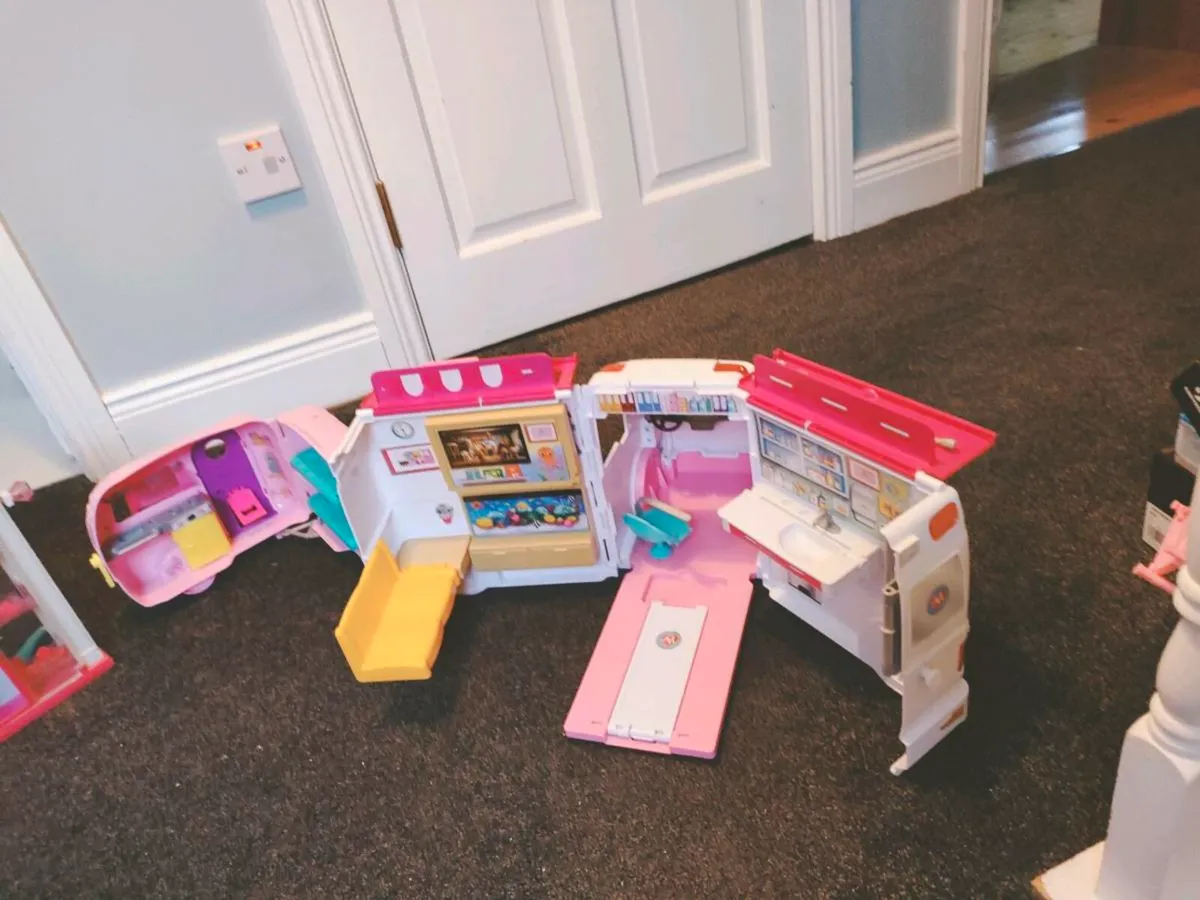 Barbie Dream house with accessories - Image 4