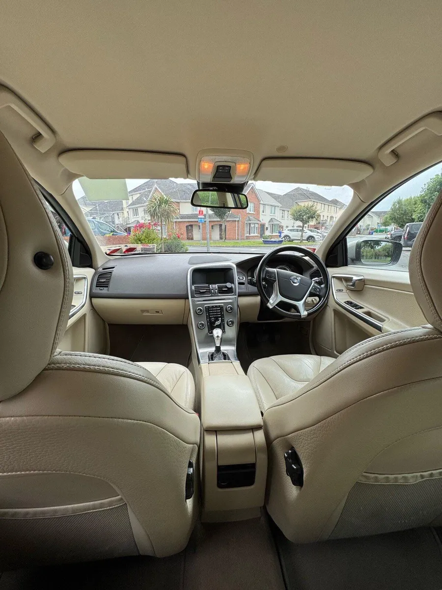 Volvo XC60 - Image 2