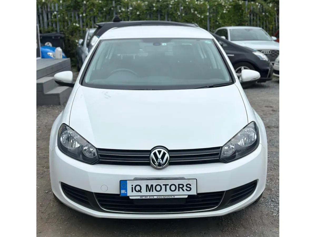 Volkswagen Golf TSI Trendline Bluemotion 1.2L Petr - Image 2