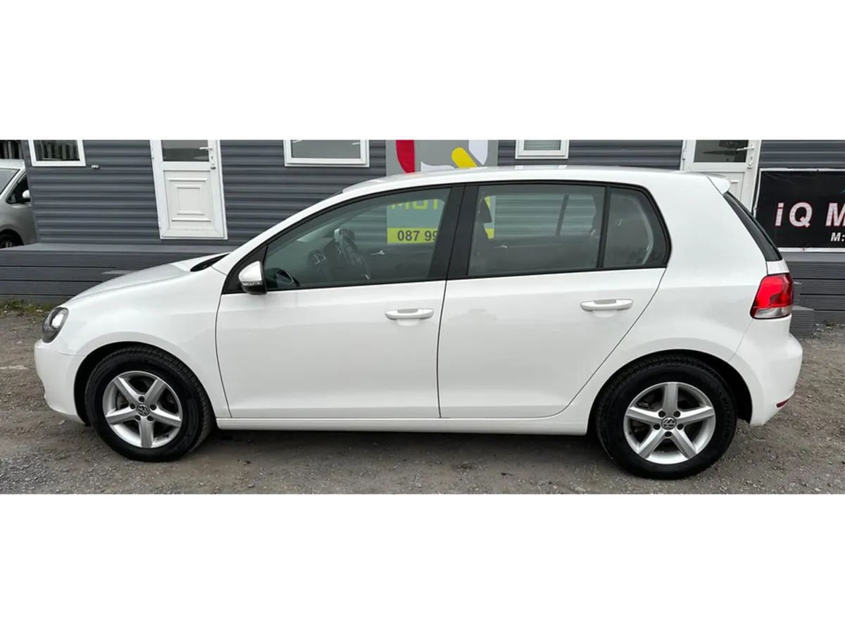Volkswagen Golf TSI Trendline Bluemotion 1.2L Petr - Image 4