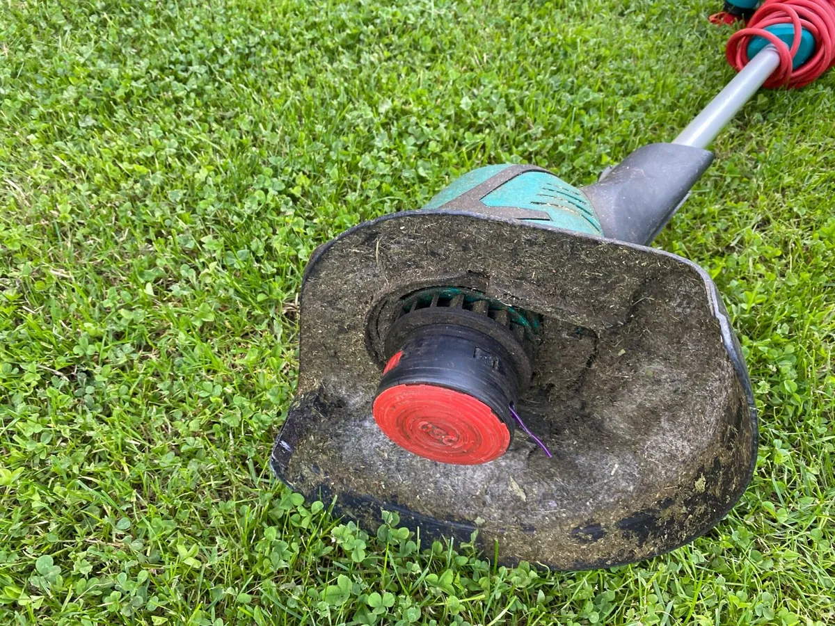 Bosch grass strimmer very good condition - Image 3