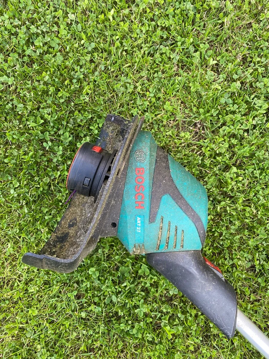 Bosch grass strimmer very good condition - Image 4