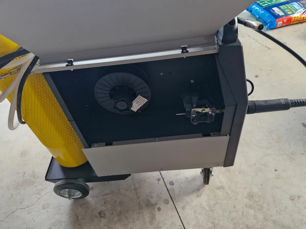 Autoplus 210ST Mig Welder - Image 1