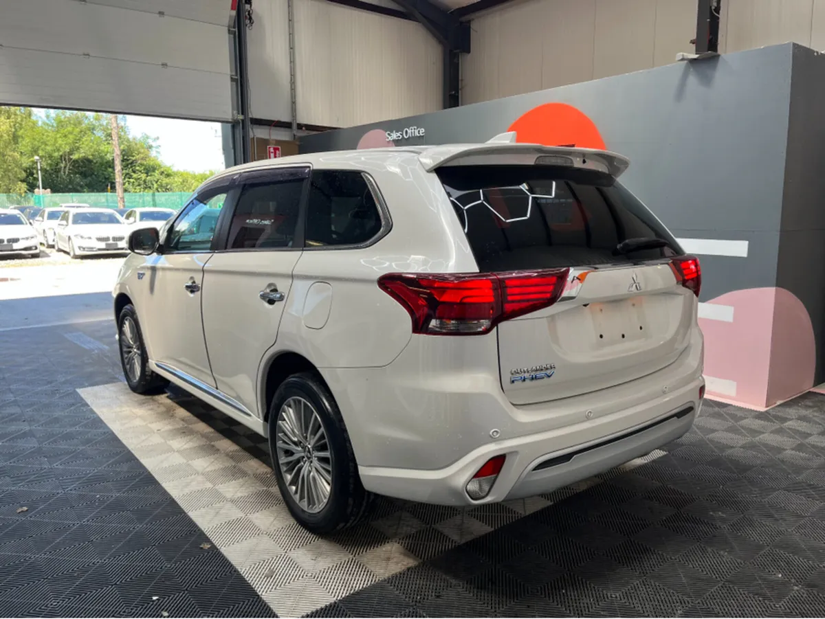 Mitsubishi Outlander OUTLANDER G PREMIUM PACK / 10 - Image 4