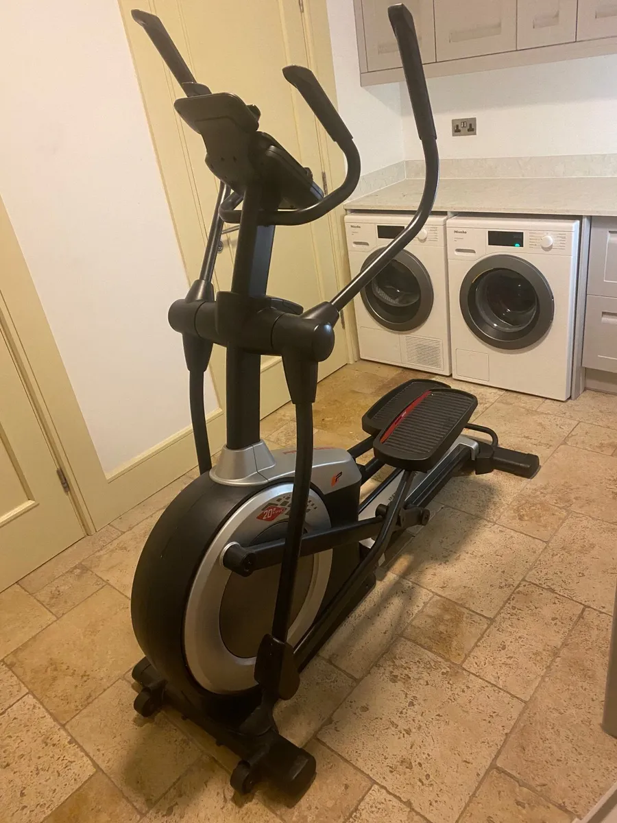 Cross trainer - Image 1