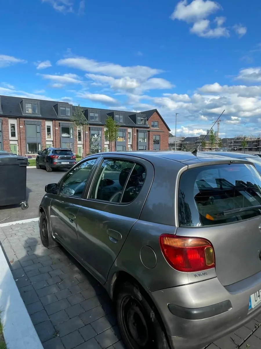 Toyota Yaris 2004 - Image 2