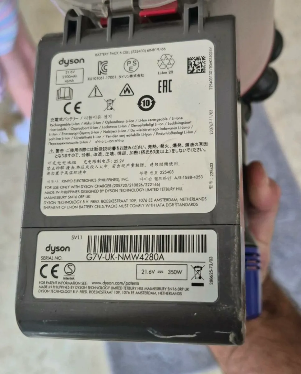cordless Dyson V7 parts or repair goes on location - Image 2