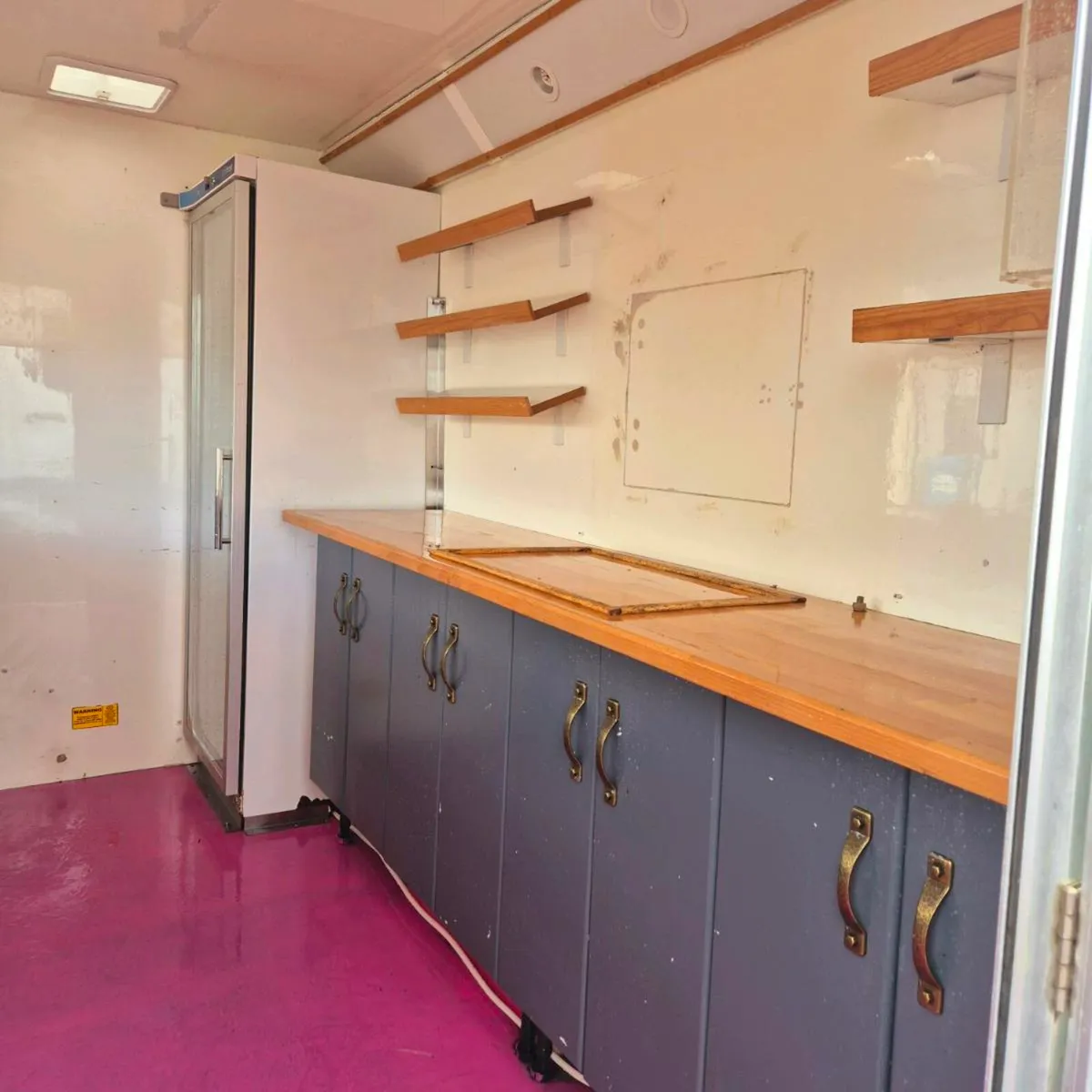 Catering trailer - Image 1