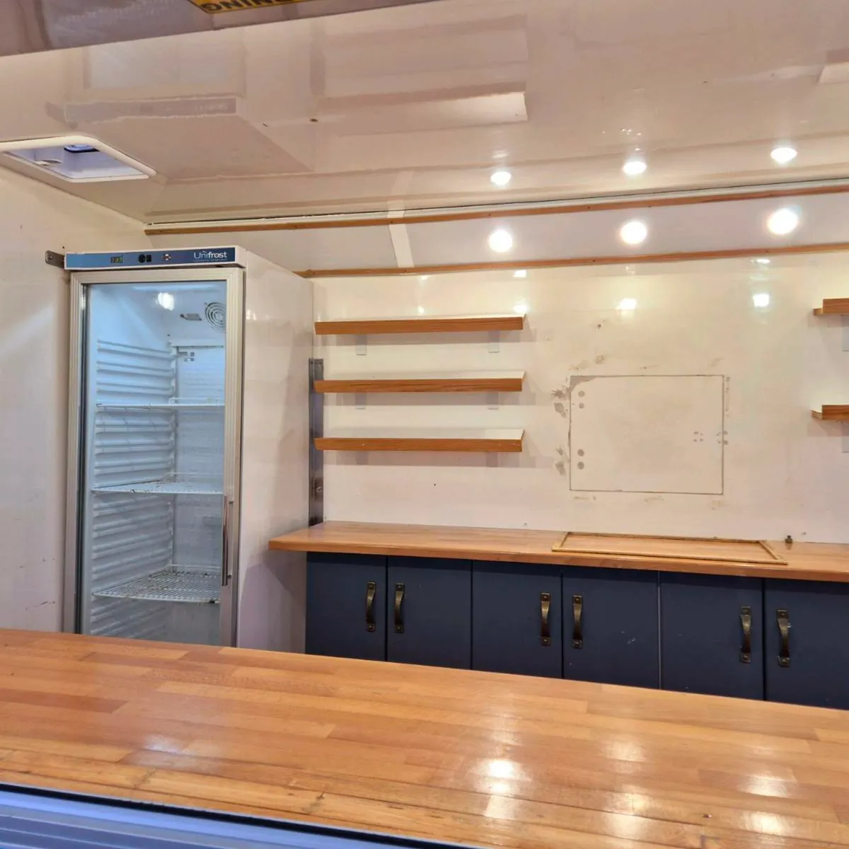 Catering trailer - Image 3