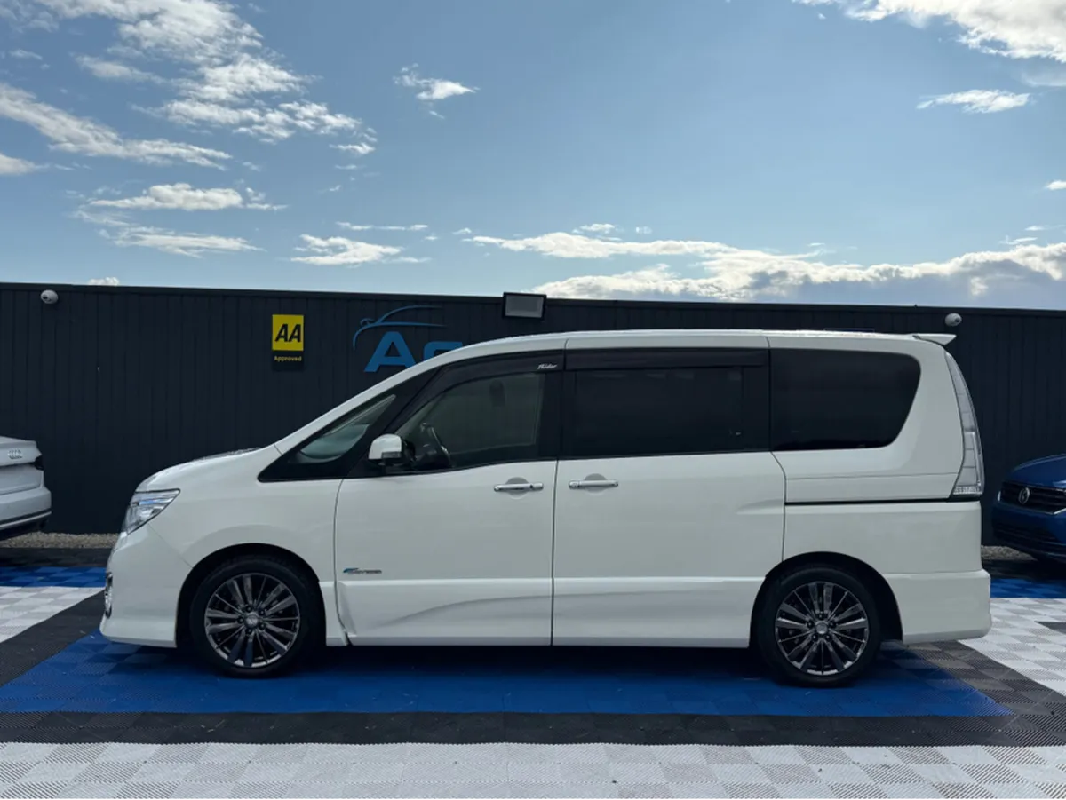 Nissan Serena 2.5 PETROL  HYBRID - 7 SEATS - AUTO - Image 2