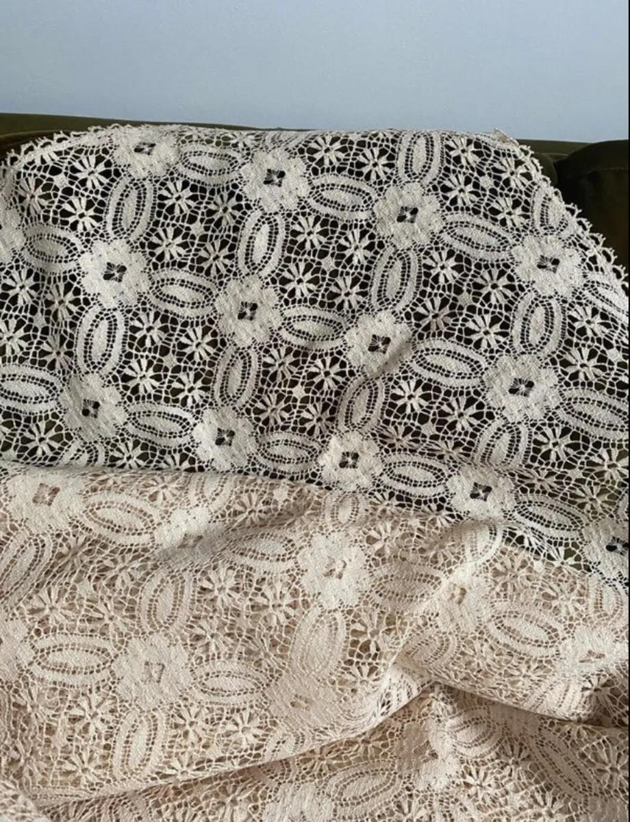 Vintage Ecru Lace Cotton Bedspread 250 x 240cm - Image 1