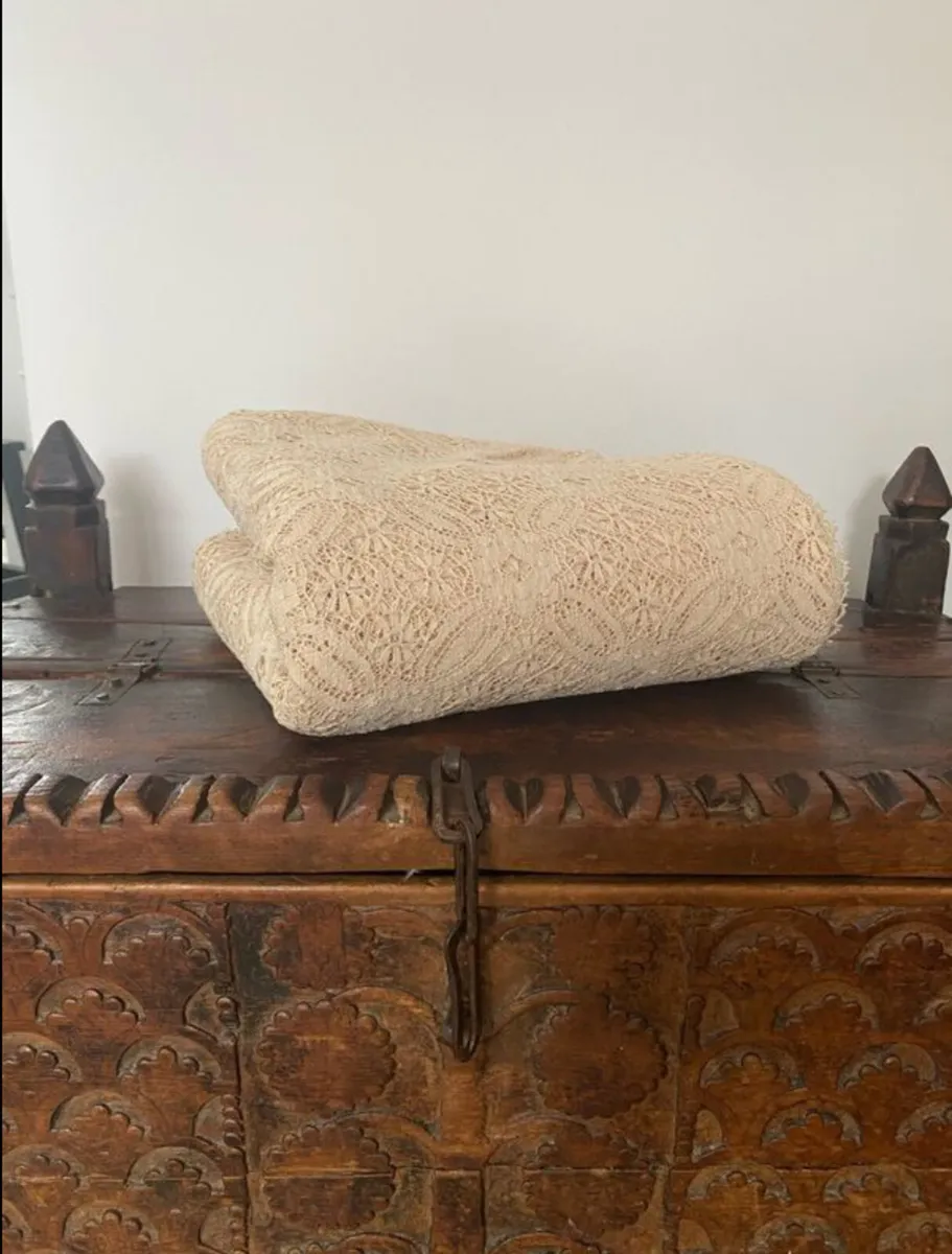 Vintage Ecru Lace Cotton Bedspread 250 x 240cm - Image 2