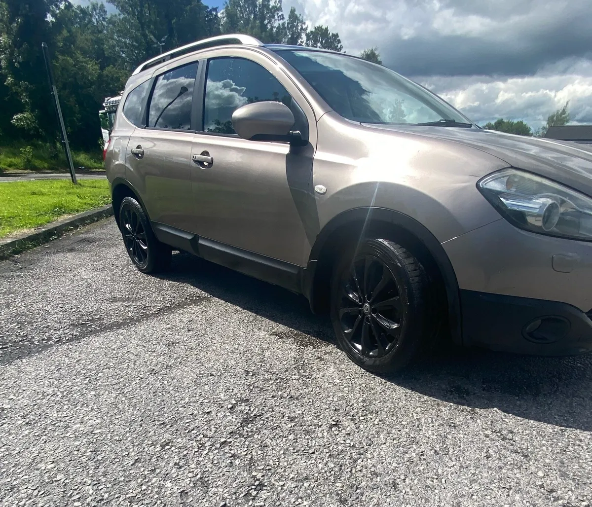 Nissan qashqai teckna +2……2.0 Litre , 4x4 - Image 2