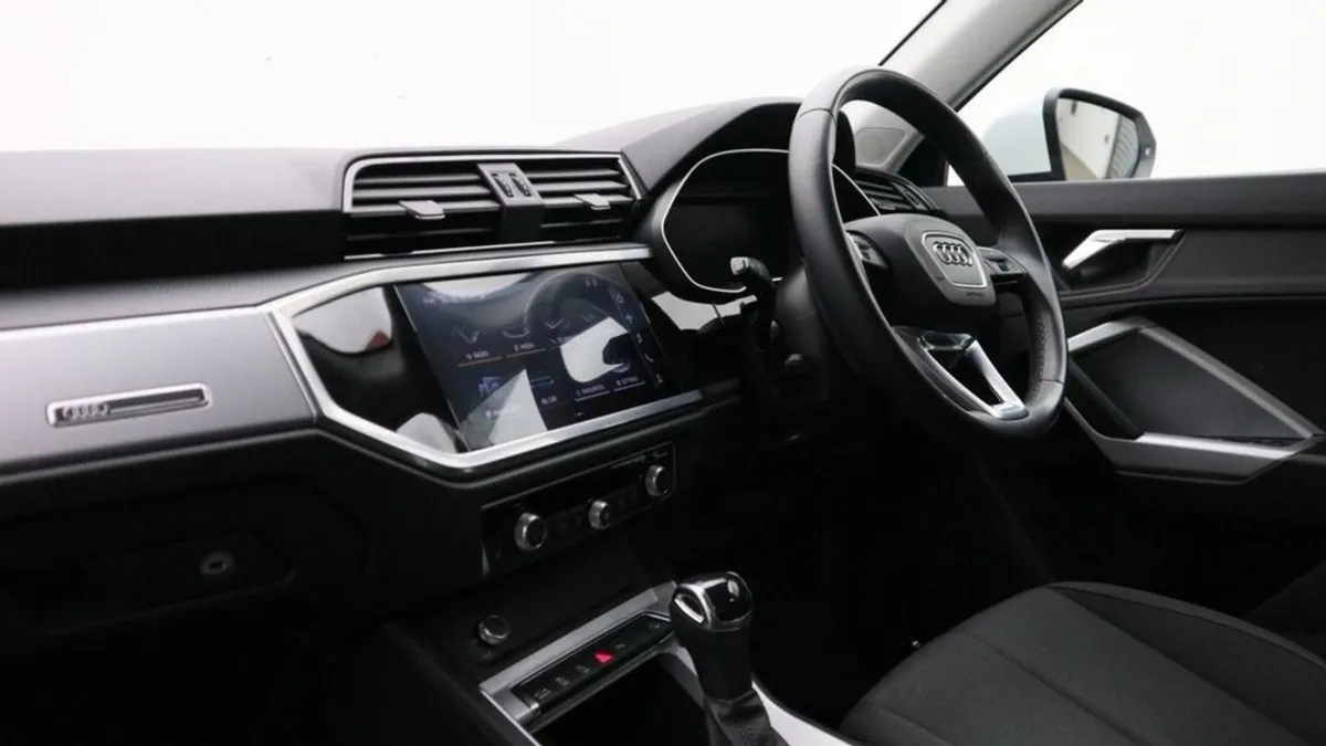 Audi Q3 2.0 TDI 35 Technik SUV 5dr Diesel S Tronic - Image 4