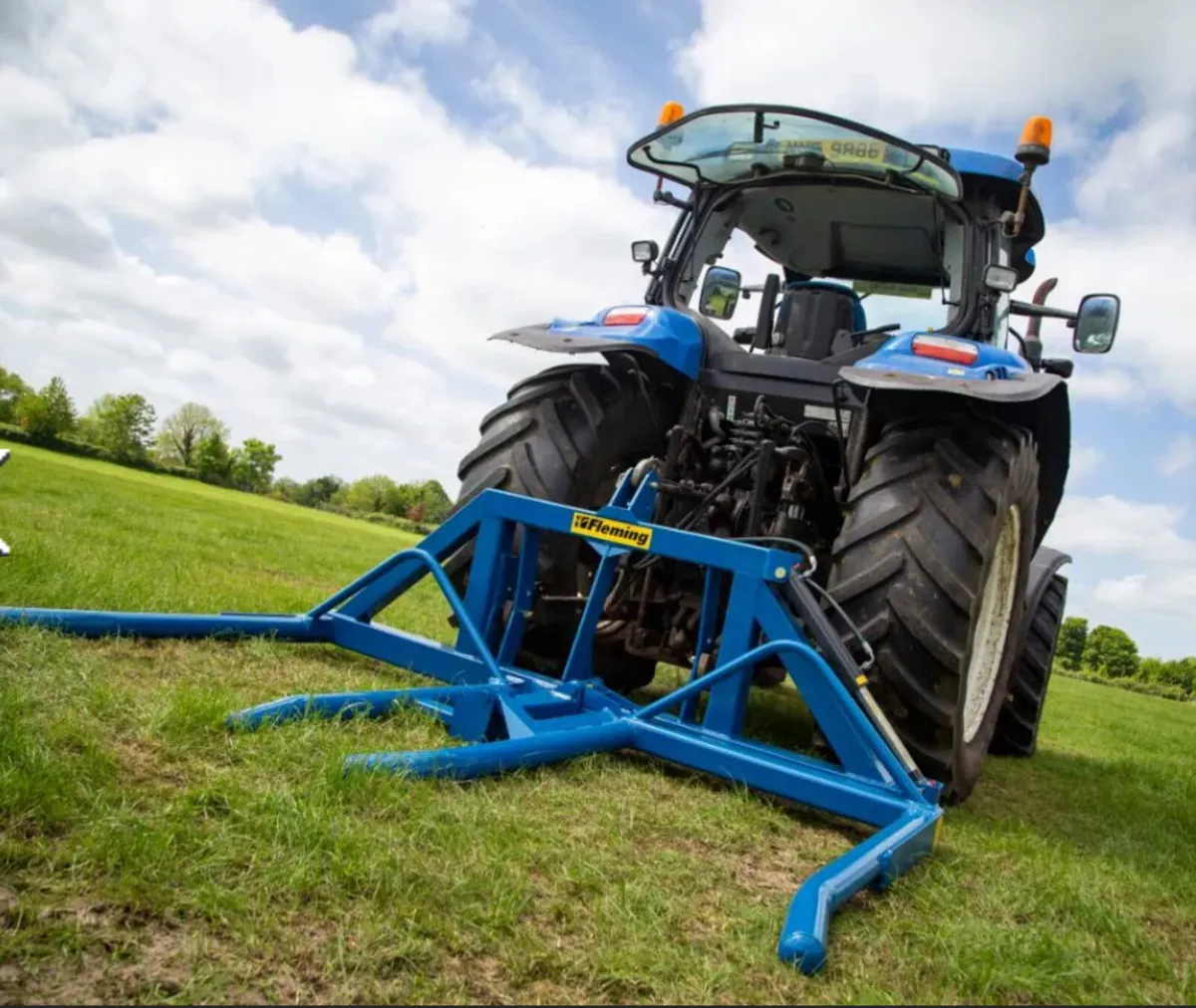 Fleming Double Bale Handlers!! Hydraulic Lift - Image 4