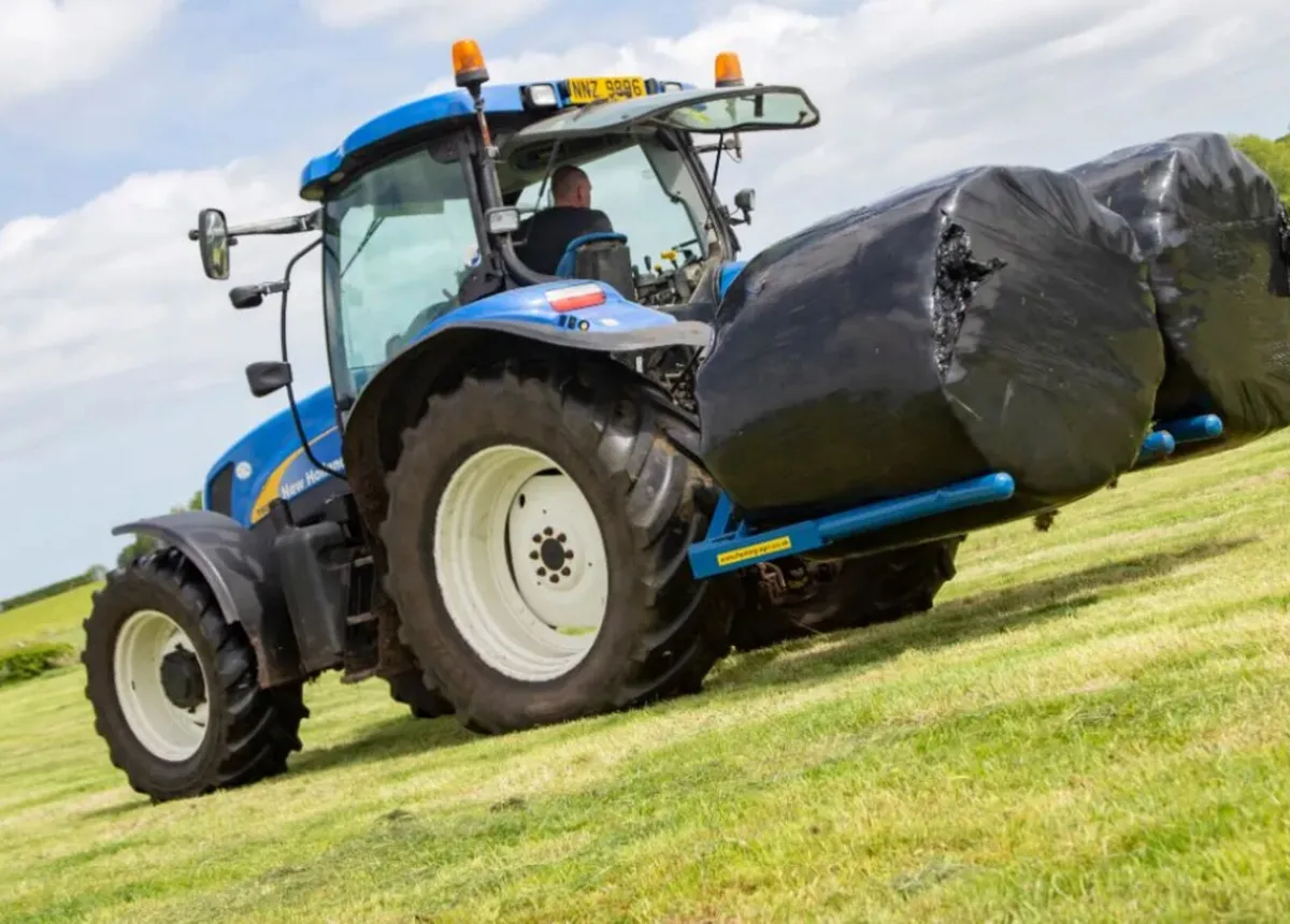 Fleming Double Bale Handlers!! Hydraulic Lift - Image 1