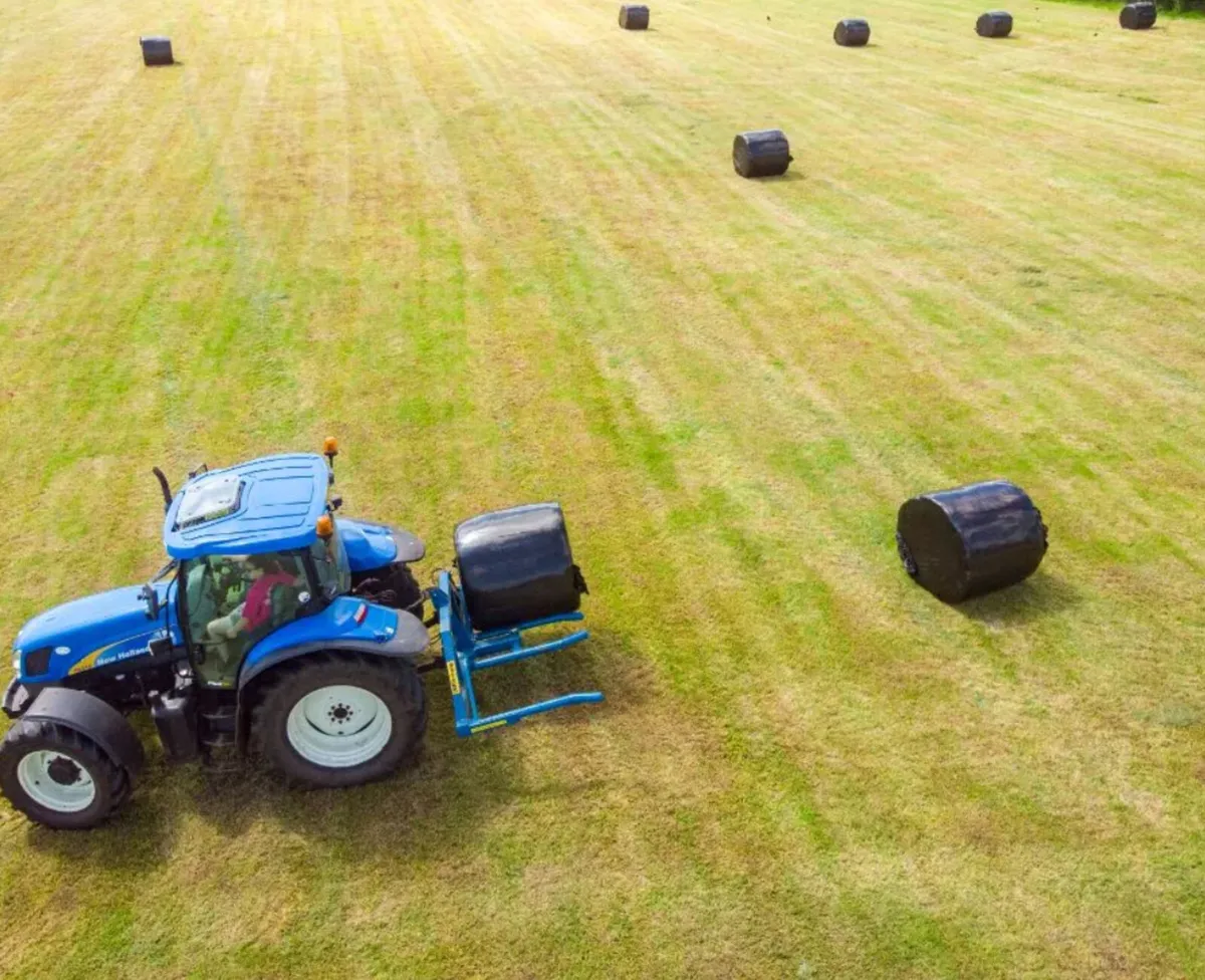 Fleming Double Bale Handlers!! Hydraulic Lift - Image 3