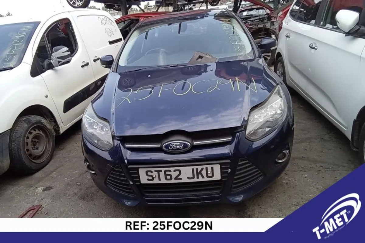 2013 FORD FOCUS BREAKING FOR PARTS - Image 2