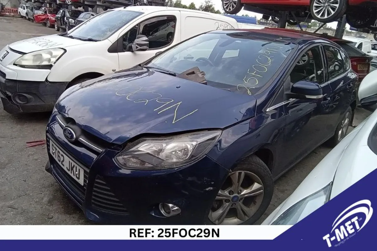 2013 FORD FOCUS BREAKING FOR PARTS - Image 3