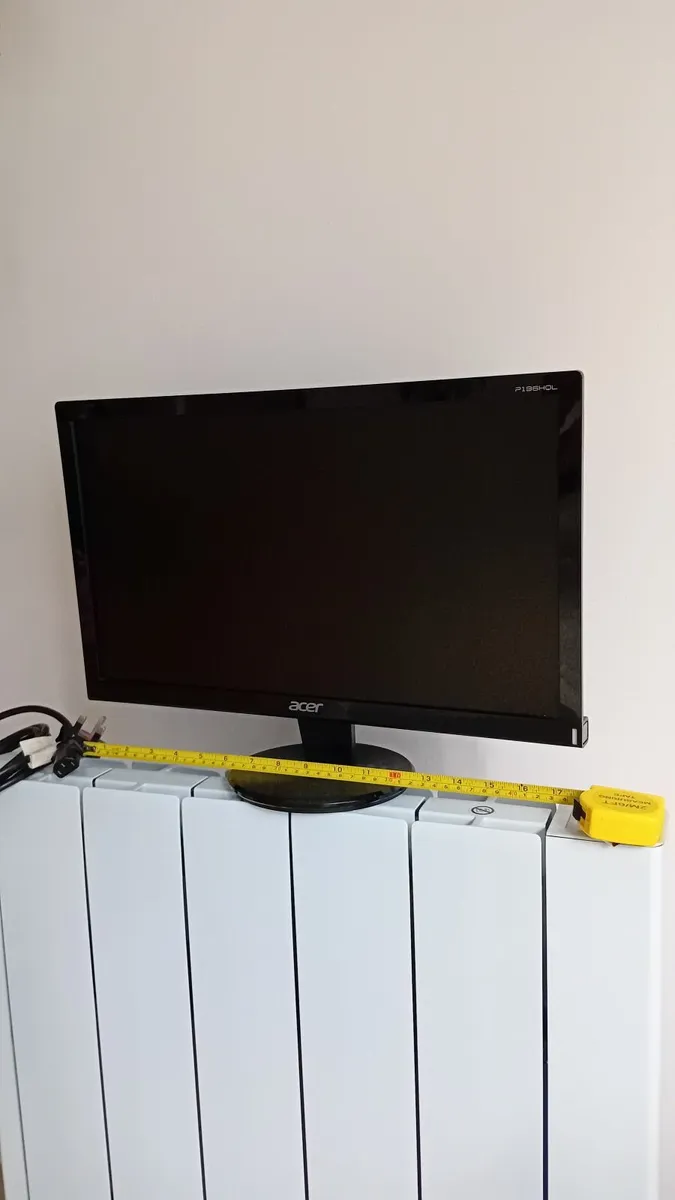 Luxor tv 28 inch and free Acer monitor - Image 3
