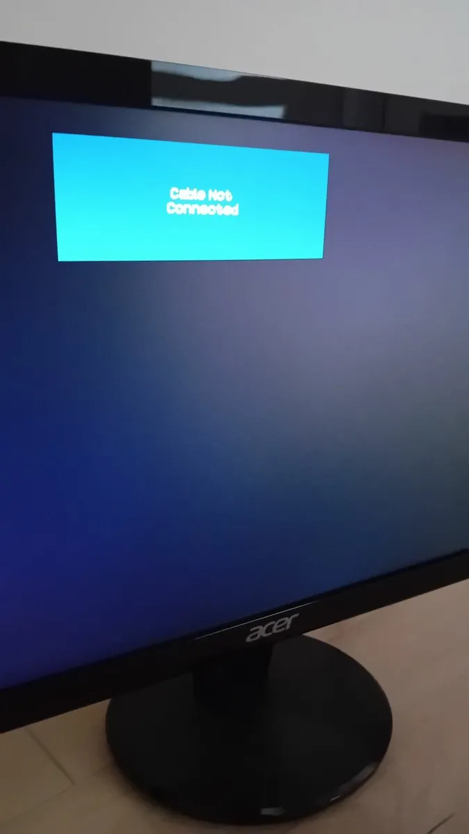 Luxor tv 28 inch and free Acer monitor - Image 4