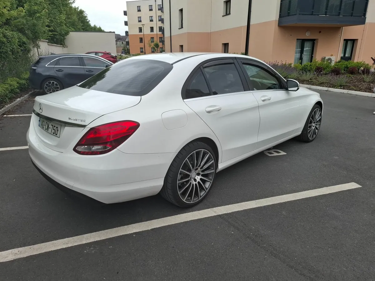 142 Mercedes C220d New Shape - Image 3