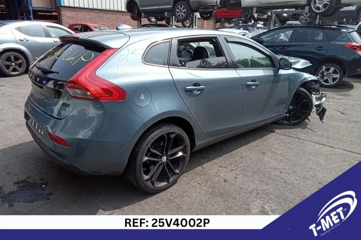 2013 VOLVO V40 BREAKING FOR PARTS - Image 3