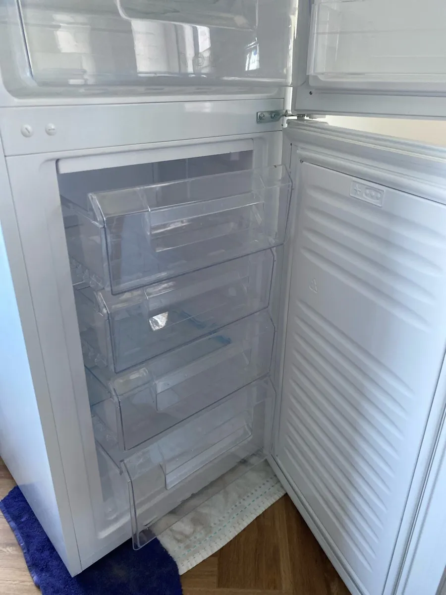 Logik fridge /freezer - Image 2